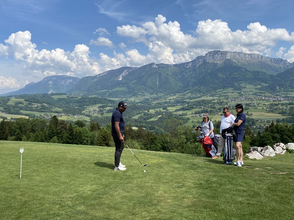 Débuter le golf à Annecy avec une initiation