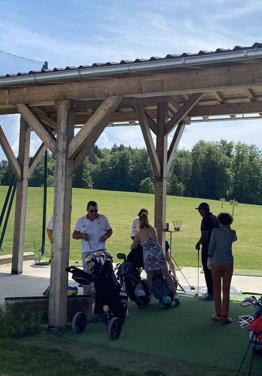 Practice de golf pou partager un moment conviviale a Annecy